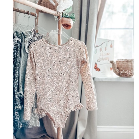 Quincy Mae Blooming Floral Flutter Rash Guard Swimsuit 3/4 - Picture 6 of 8